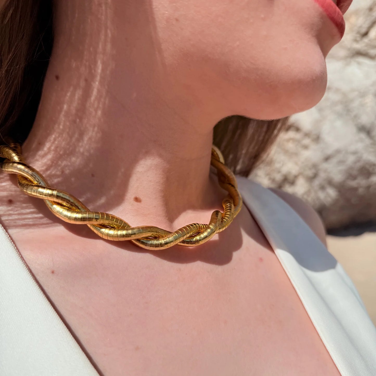 "Collar Flexible BrillaTú™ – El accesorio que transforma tu estilo"